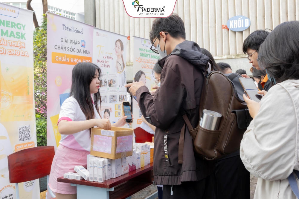 HULO PHARMA CÙNG FIXDERMA ĐỒNG HÀNH CÙNG NGÀY HỘI CHÀO ĐÓN TÂN SINH VIÊN “SỨC TRẺ UMP” 2025