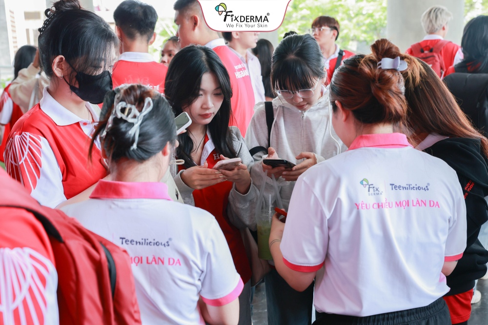 Hulo Pharma cùng nhãn hàng Fixderma x Teenilicious đồng hành cùng sinh viên trường đại học quốc tế hồng bàng đầu năm học mới