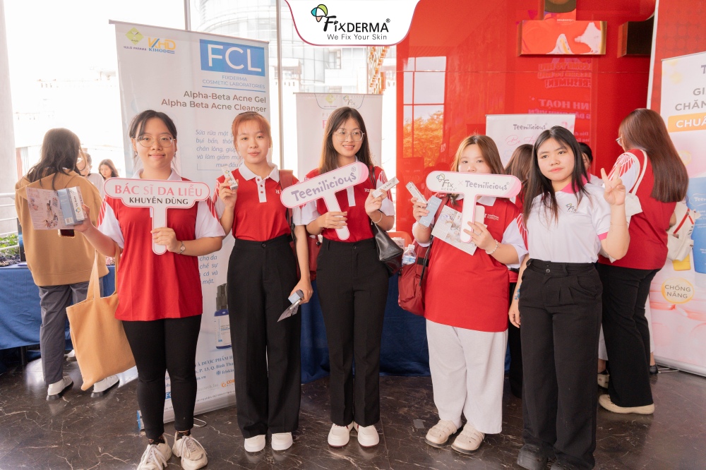 Hulo Pharma cùng nhãn hàng Fixderma x Teenilicious đồng hành cùng sinh viên trường đại học quốc tế hồng bàng đầu năm học mới