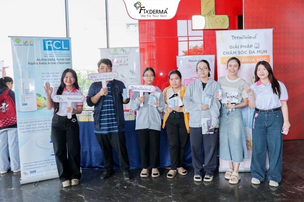 Hulo Pharma cùng nhãn hàng Fixderma x Teenilicious đồng hành cùng sinh viên trường đại học quốc tế hồng bàng đầu năm học mới