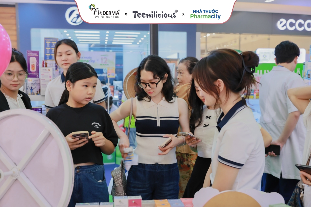 FIXDERMA x TEENILICIOUS KHÉP LẠI HÀNH TRÌNH RỰC RỠ TẠI NGÀY HỘI SỨC KHỎE & SẮC ĐẸP PHARMACITY 2025