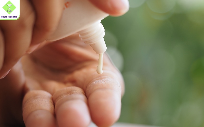 Nên bôi kem chống nắng khi ở gần cửa sổ