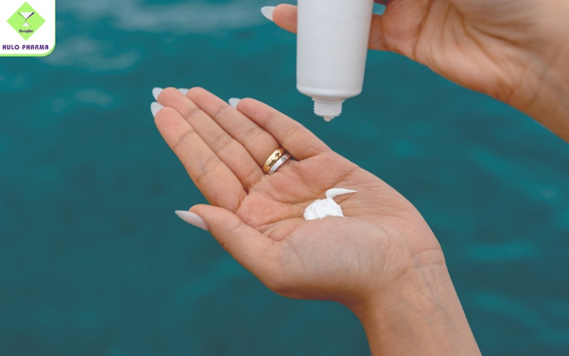 Thoa kem chống nắng giúp da được bảo vệ liên tục